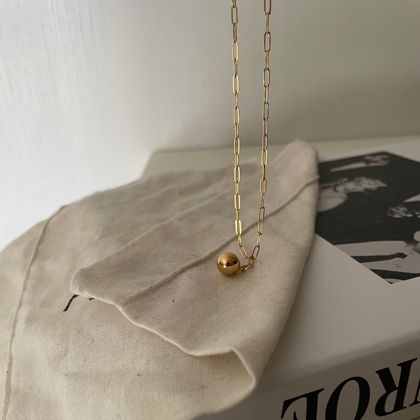 Collier boule d'or