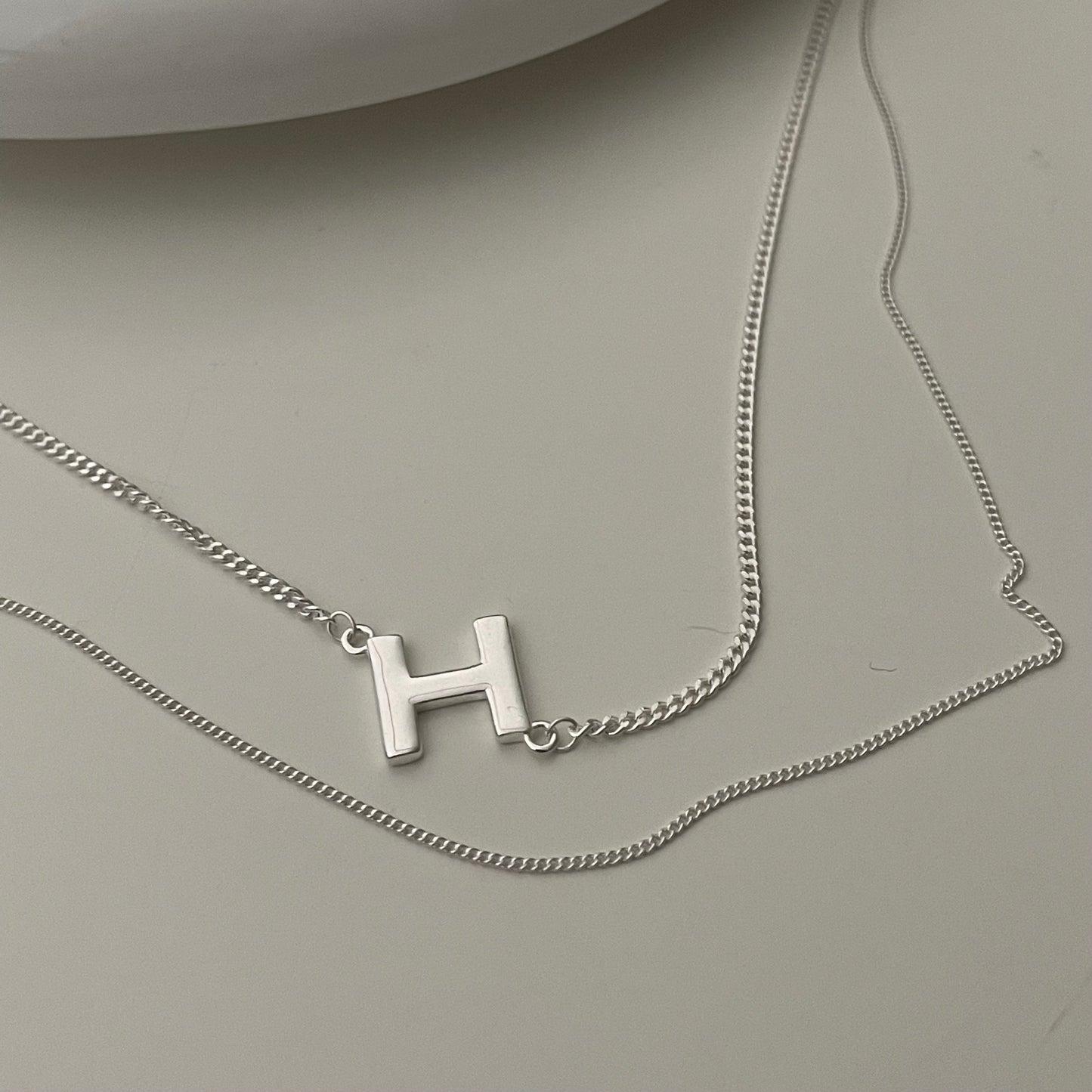 Collier lettre H