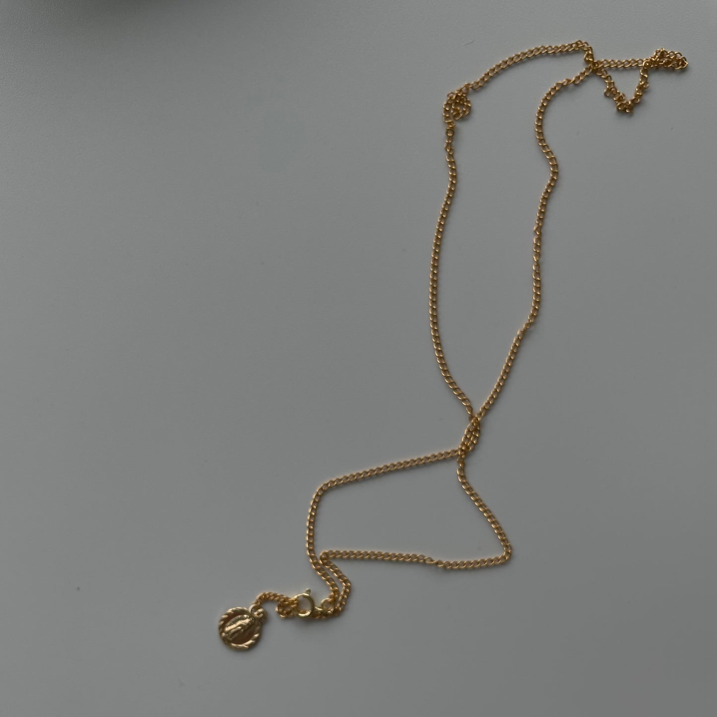 Collier pendentif médaille