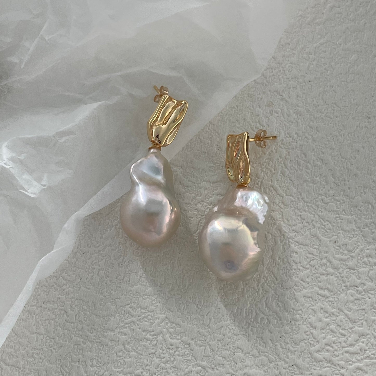 Natural Baroque Pearl Earrings ｜Gold Plated Accents| Elegant Earrings