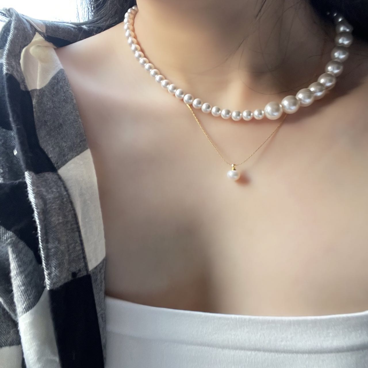 Abella Asymmetric Gradient Pearl Necklace Yellmok