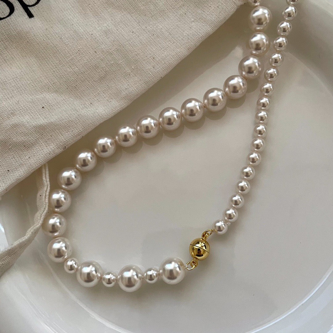 Abella Asymmetric Gradient Pearl Necklace Yellmok