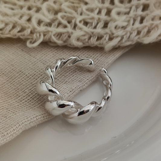 Doris Silver Croissant Ring Yellmok